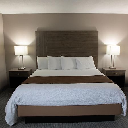 Lomira Inn And Suites ภายนอก รูปภาพ
