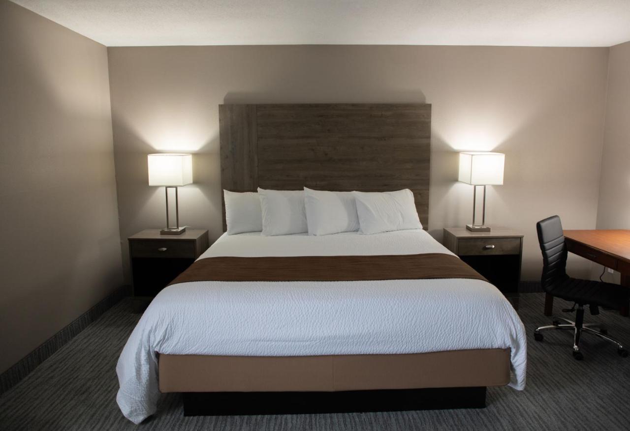 Lomira Inn And Suites ภายนอก รูปภาพ