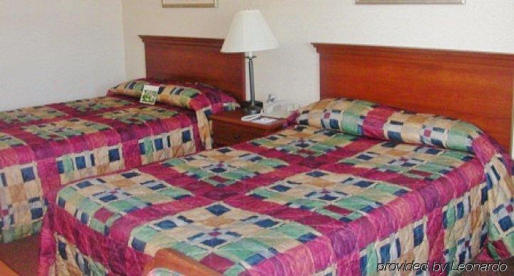 Lomira Inn And Suites ภายนอก รูปภาพ