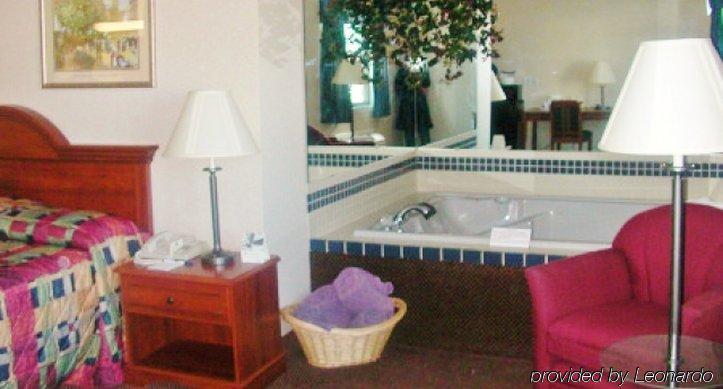 Lomira Inn And Suites ภายนอก รูปภาพ