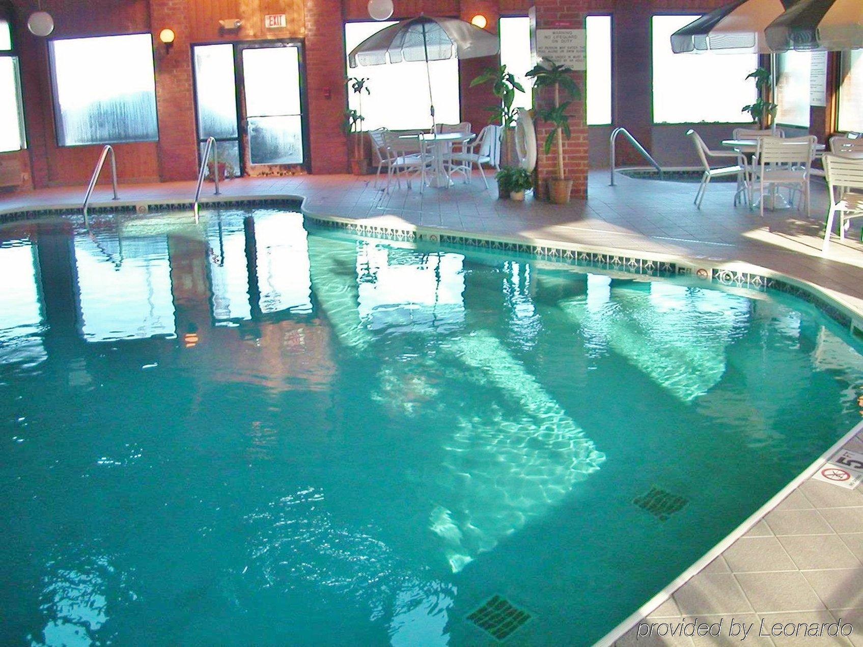 Lomira Inn And Suites ภายนอก รูปภาพ