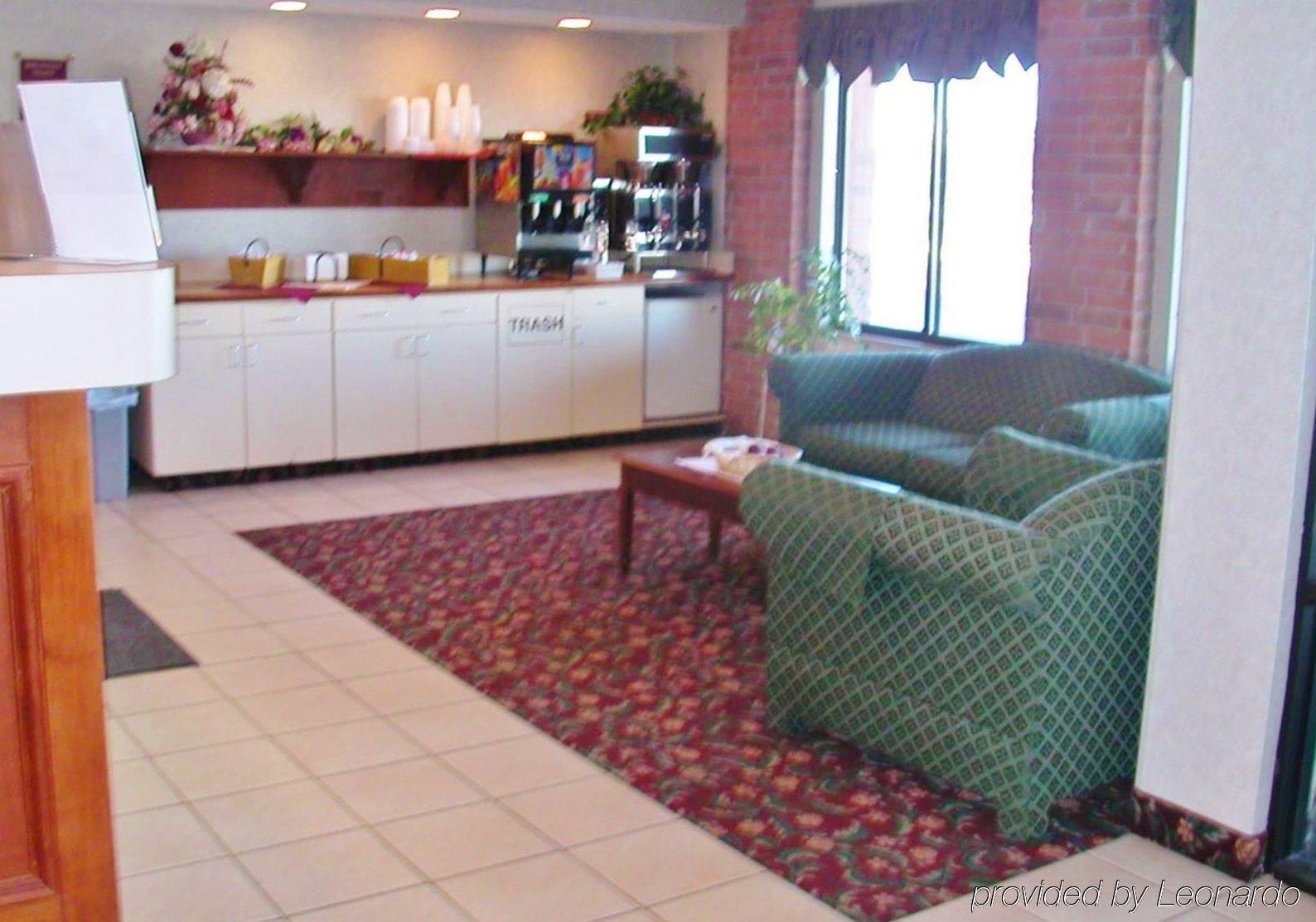 Lomira Inn And Suites ภายนอก รูปภาพ